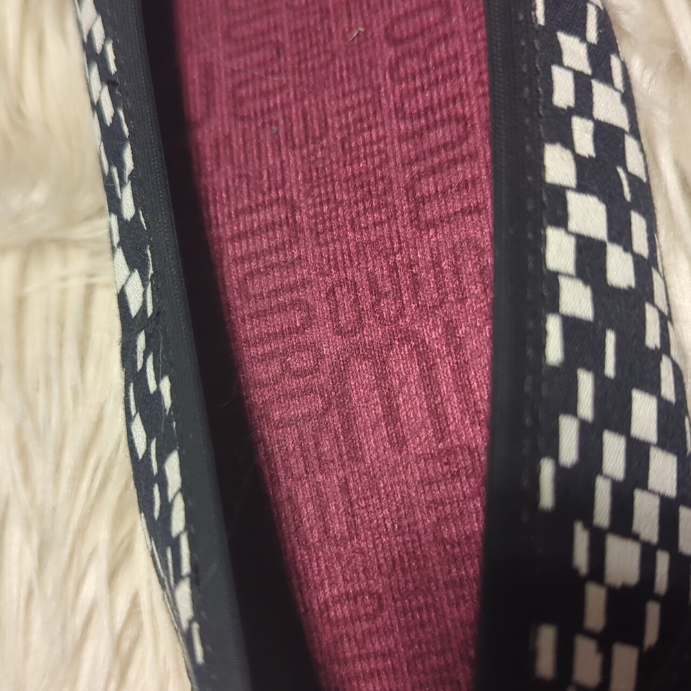 Munro Black and White Geometric Flats Sz 8 - Picture 6 of 7